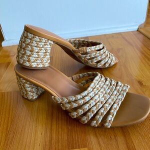 Universal Thread sandals size 8.5